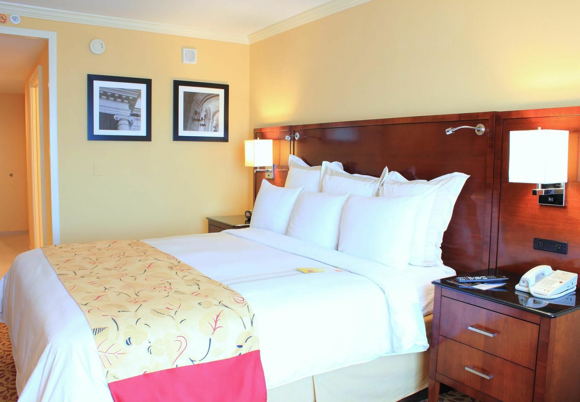 เซนต์ปีเตอร์สเบิร์ก แมริออท เคลียร์วอเตอร์ Hotel ภายนอก รูปภาพ